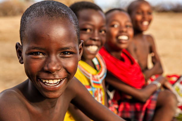 groupe de happy enfants africains de samburu tribe, kenya, afrique - africa child village smiling photos et images de collection