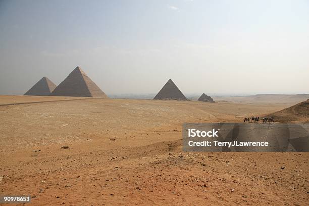 Photo libre de droit de Pyramides De Gizeh banque d'images et plus d'images libres de droit de Force - Force, Pyramide - Forme géométrique, Pyramide - Structure bâtie