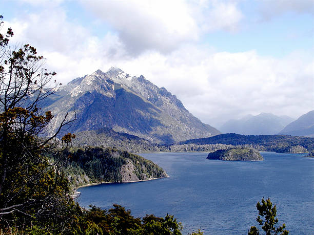 lake nahauel huapi widok - bariloche chile lake nahuel huapi lake zdjęcia i obrazy z banku zdjęć