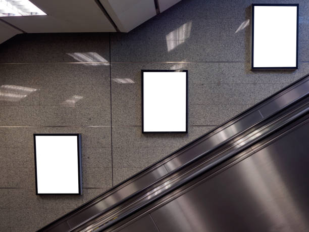 пустой рекламный щит - sign station contemporary escalator стоковые фото и изображения