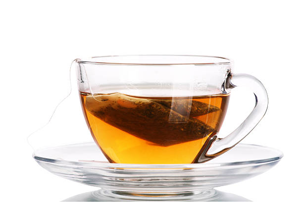 glas tee mit tasche am ende - tea cup stock-fotos und bilder
