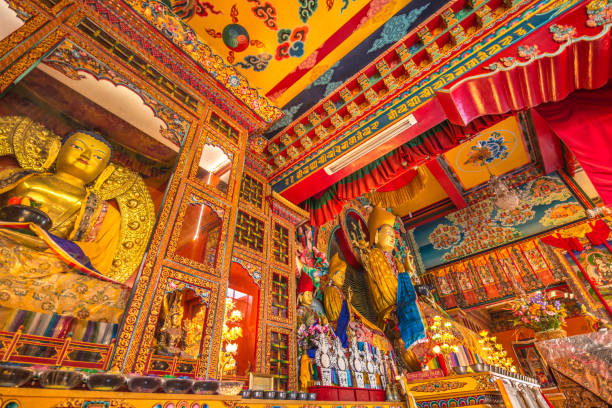 kopan monastery interior - tibetan temple imagens e fotografias de stock