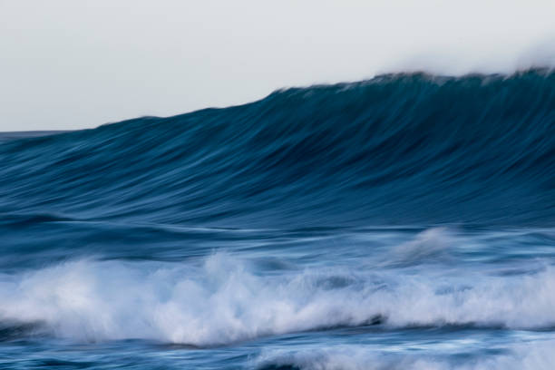 istock Waves on the North Shore, Oahu, Hawaii 909833028