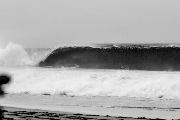 istock Waves on the North Shore, Oahu, Hawaii 909833180