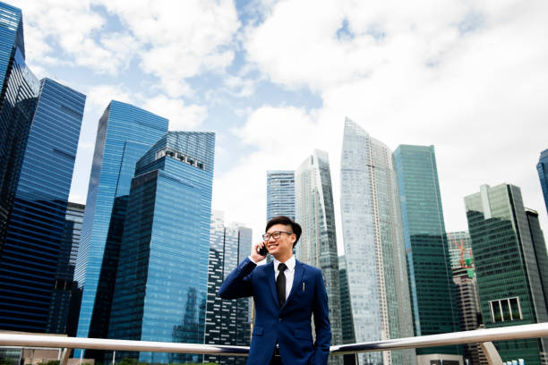 istock Asian businessman in a city 909851566