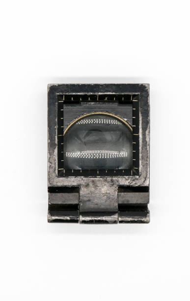 istock Vintage retro square portable magnifier glass isolated on white background. 909858070