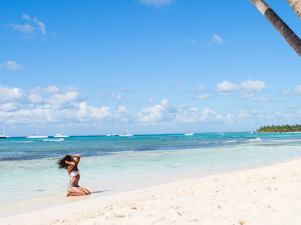 istock Sexy woman on the beach 909871584