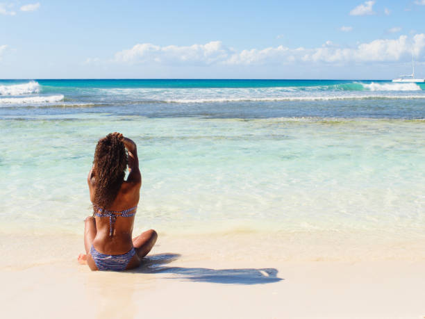 istock Enjoying the sea and the sand 909875362