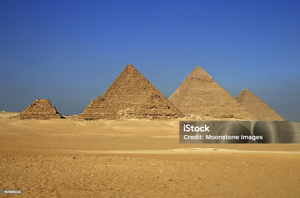 Pirâmides de Gizé, no Cairo, Egito - Foto de stock de Gizé royalty-free