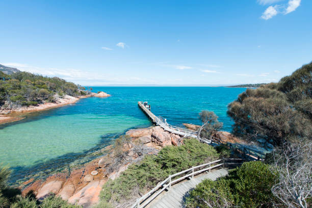 コールズ湾、タスマニア州 - freycinet national park ストックフォトと画像