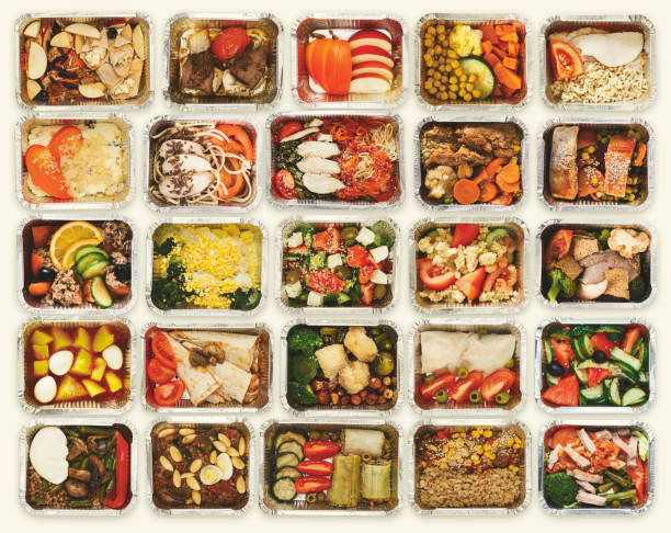 istock Set of take away food boxes at white background 909914528