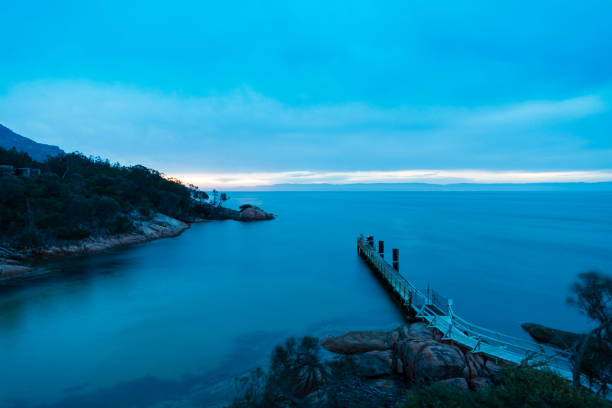 コールズ湾、タスマニア州 - freycinet national park ストックフォトと画像