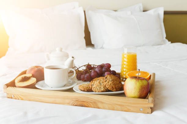 istock Breakfast served in bed on wooden tray 909932112