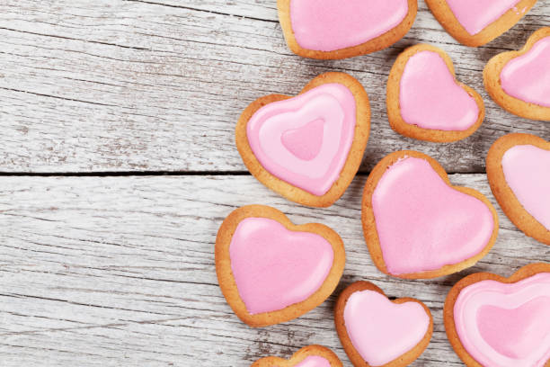 istock Valentines day greeting card with cookies 909932410