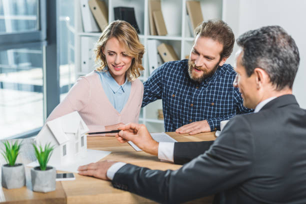 istock couple at real estate agency 909936042