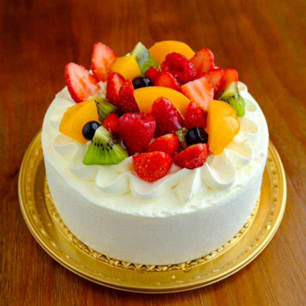istock Cake with exotic fruits over wooden background 909948092
