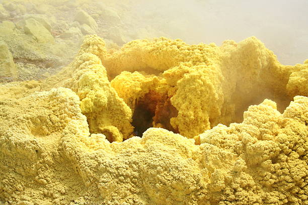 硫黄火山口 - sulphur ストックフォトと画像