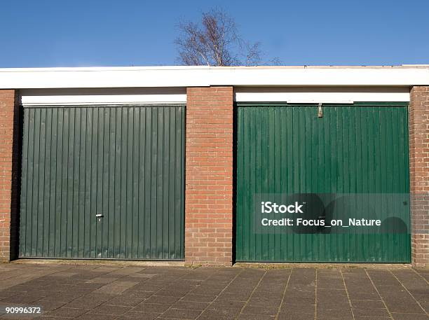 Foto de Armazéns De Aluguel e mais fotos de stock de Caixa - Recipiente - Caixa - Recipiente, Engradado, Garagem