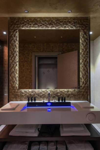 istock Front view of big luxury mirror in bathroom 909979934