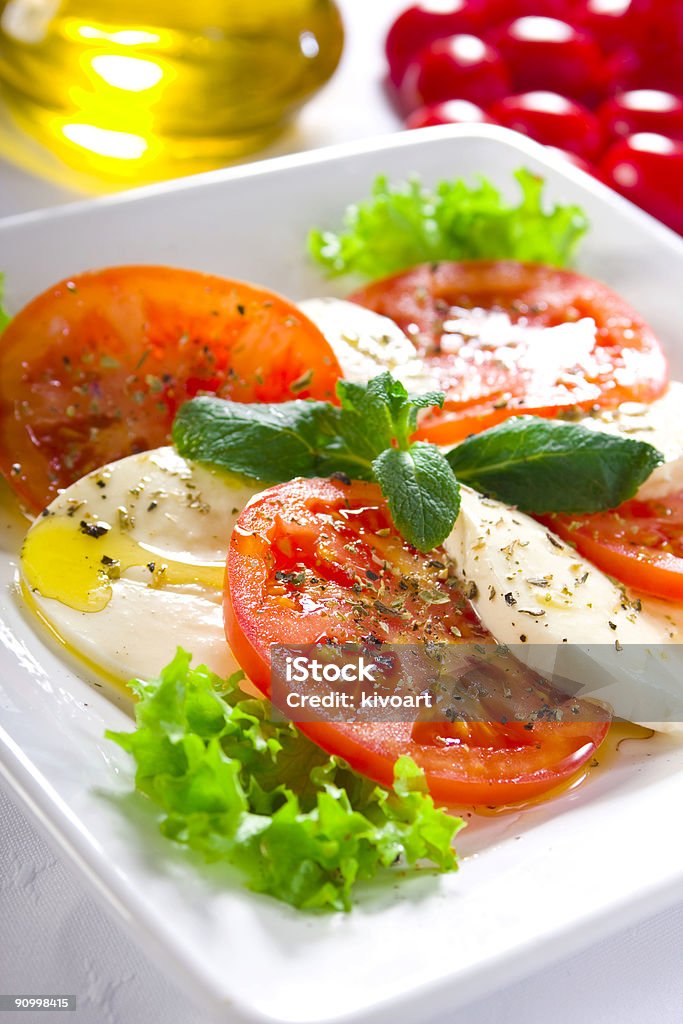 Ensalada caprese - Foto de stock de Aceite de oliva libre de derechos