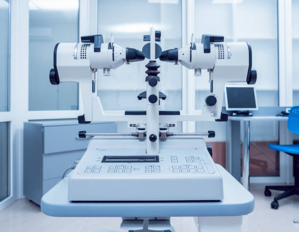 istock Synoptophore. Strabismus treatment. Squint test. Orthoptics. 909990978