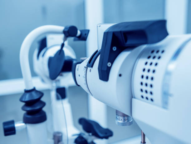 istock Synoptophore. Strabismus treatment. Squint test. Orthoptics. 909991474