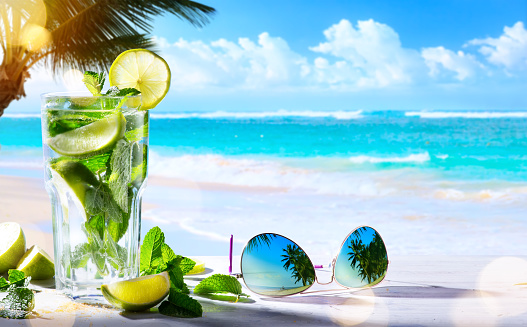 summer tropical beach wine bar; mojito cocktail drink