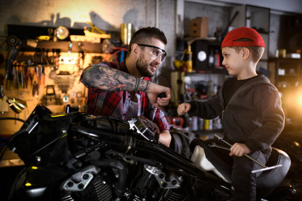 istock Motorcycle repair shop 910002284