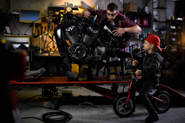 istock Motorcycle repair shop 910002326