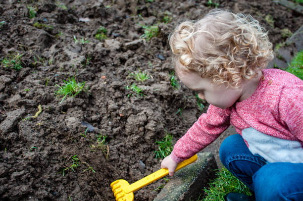 istock Little Girl Playing in Garden 910024818