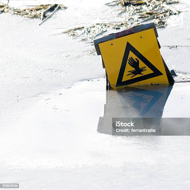 Cienkie Ice - zdjęcia stockowe i więcej obrazów Bez ludzi - Bez ludzi, Chudy, Chłodny