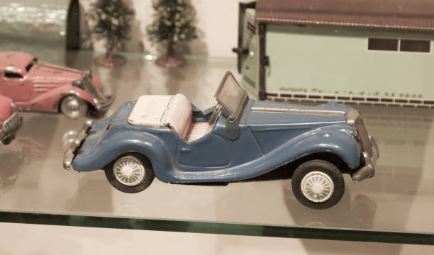 istock Vintage toy car 910048868