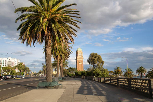 wieża zegarowa catani na bulwarze jacka w st kilda - melbourne australia clock tower clock zdjęcia i obrazy z banku zdjęć