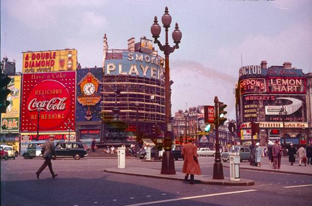 piccadilly circus xviii, 1961 - travel destinations outdoors tourist uk imagens e fotografias de stock