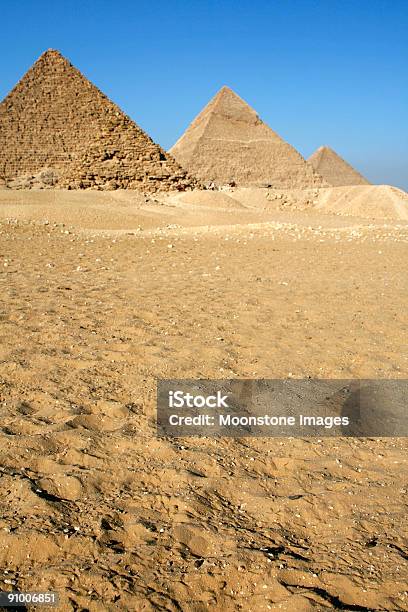 Piramidi Di Giza Cairo Egitto - Fotografie stock e altre immagini di Egitto - Egitto, Piramide - Forma geometrica, Piramide - Struttura edile