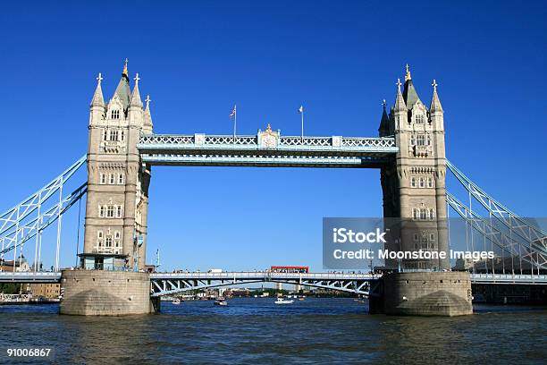 Photo libre de droit de Tower Bridge À Londres Angleterre banque d'images et plus d'images libres de droit de Angleterre - Angleterre, Architecture, Bleu