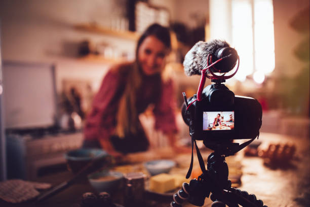 woman vlogger baking and recording video for food channel - 3144 imagens e fotografias de stock