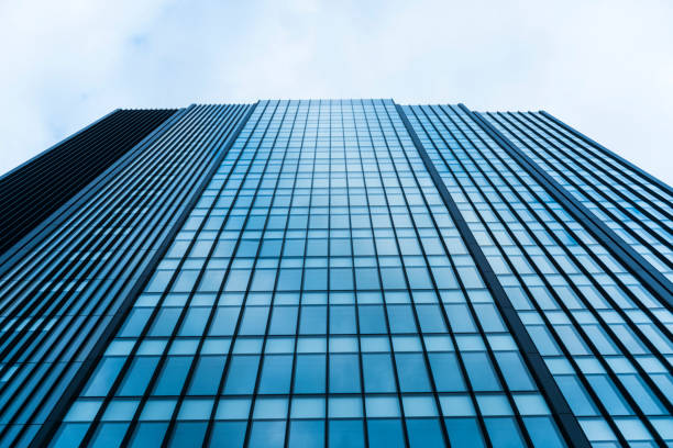 istock Business office building in London, England 910127440