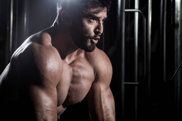 istock Muscle Man in the Gym 910132118