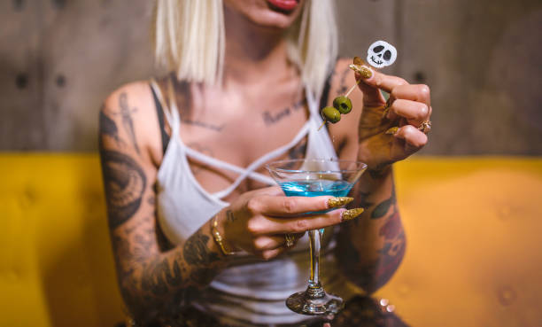 istock Enjoying the drink at the club 910132546