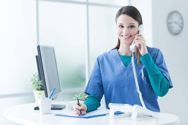 istock Female doctor at the reception desk 910148934