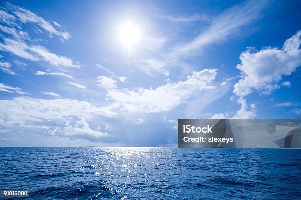 Foto de Espaços Abertos e mais fotos de stock de Cloudscape - Cloudscape, Mar, Nuvem