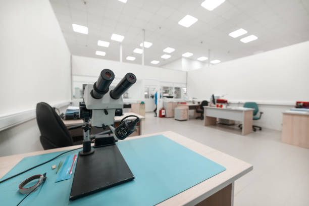 istock Industrial optical microscope. Workplace for quality control of electronic circuit boards 910156514