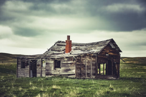 istock Old and falling down homestead shack on Montana prairie 910178300