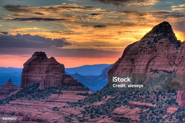 Red Rocks Słońca - zdjęcia stockowe i więcej obrazów Bez ludzi - Bez ludzi, Chmura, Czerwony