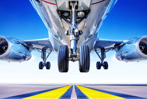 take off take off of an modern airliner airplane landing stock pictures, royalty-free photos & images