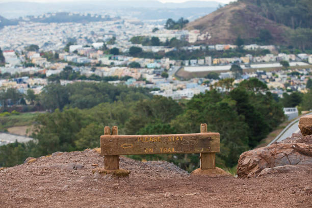 istock Please Stay on Trail in San Francisco Twin Peaks 910218092