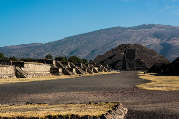 istock Teotihuacan Pyramid of the Moon 910219314
