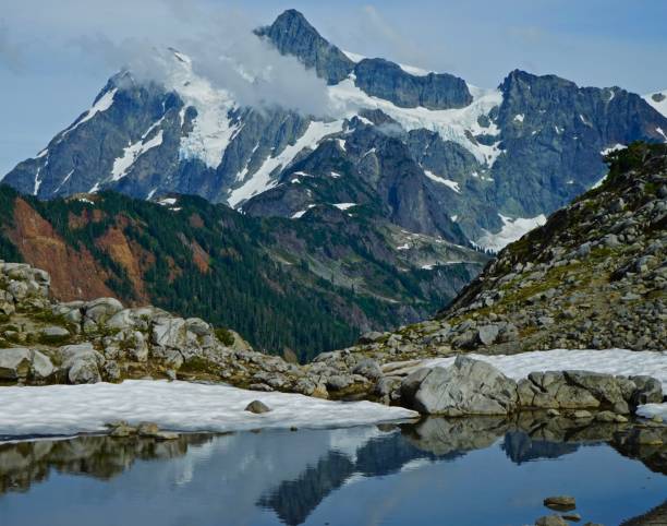 istock Mt. Shuksan Water 910231614