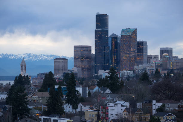 istock Winter Grey Skies Seattle Washington Downtown City Skyline 910241130